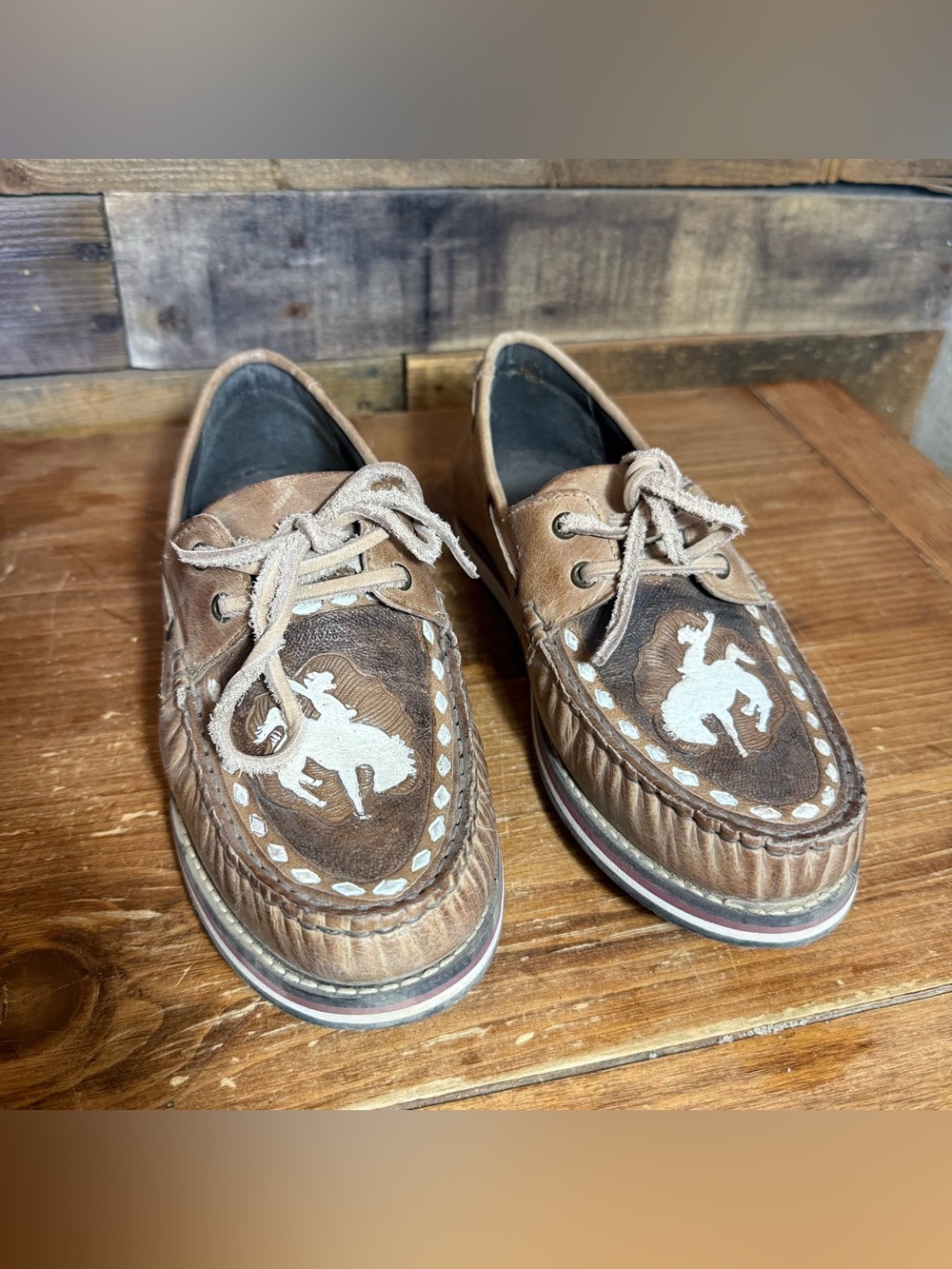 ROPER WOMENS LACE UP MOCCASIN BROWN LEATHER WITH PAINTED BRONC HANDTOOLED 9.5